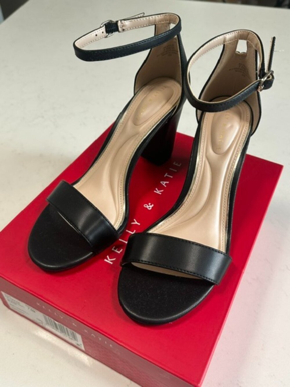 Kelly & Katie Hailee Ankle Strap Block Heel Sandals Black Size 7.5 NIB